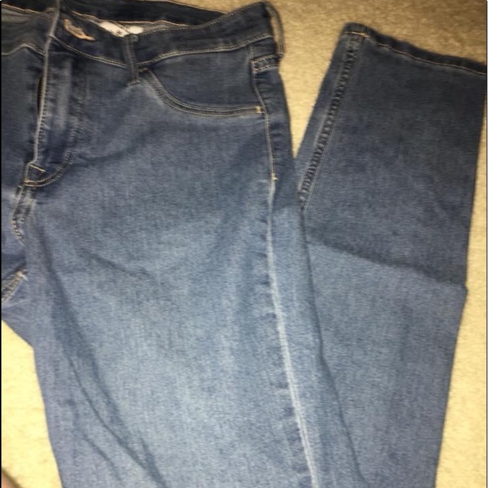 🔥H&M medium wash skinny jeans
